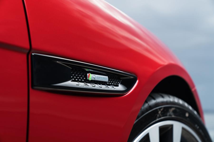 Детали экстерьера Jaguar XE 25t R-Sport 2015 года  (AU) (фото 20 из 40)